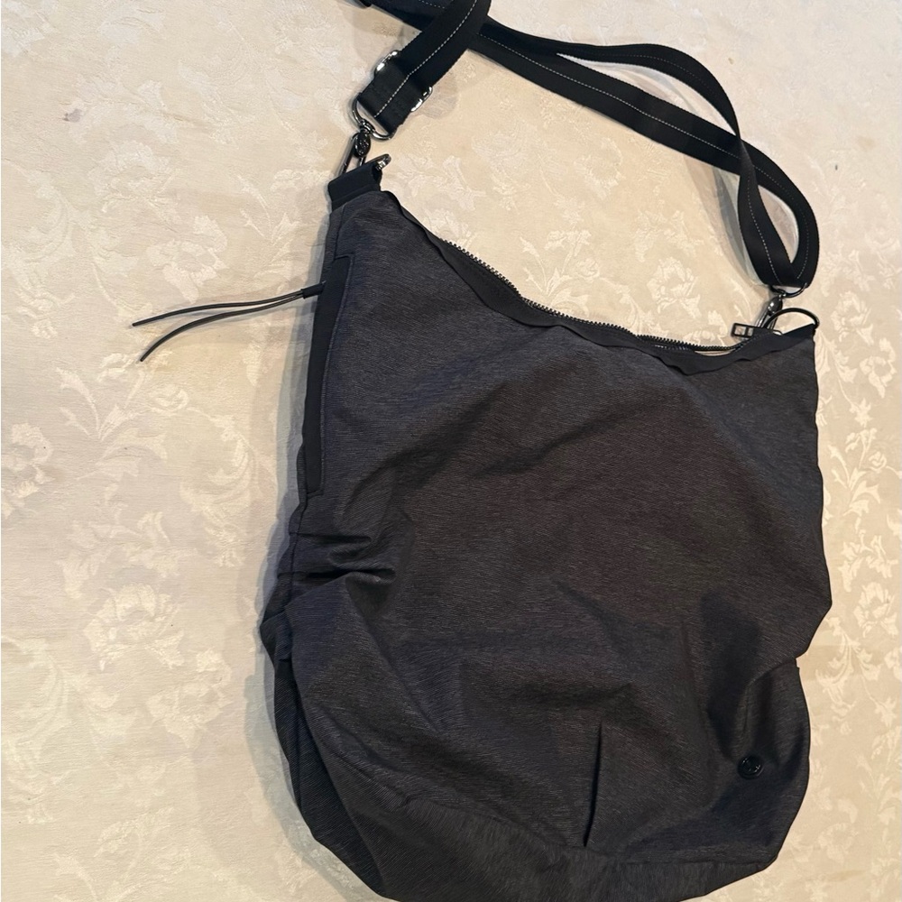 Lululemon gym and shoulder bag in dark grey